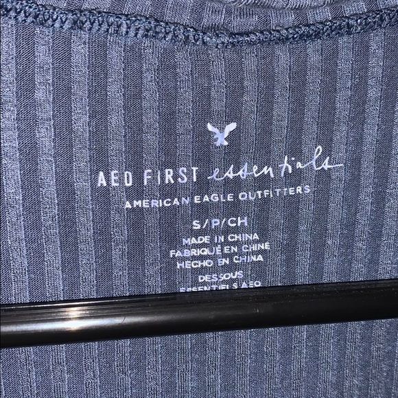 AEO Tank with Cutout - Picture 2 of 4